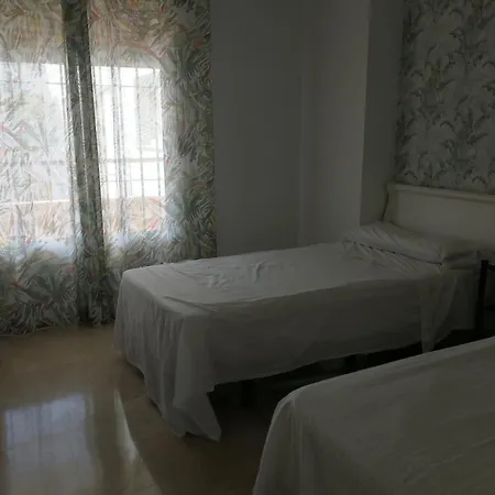Familiar Guadalmina Apartment *